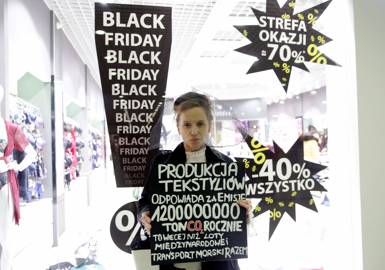  <p>29 11 2019 LUBLIN ULICA ZANA ELECLERC BLACK FRIDAY &nbsp;ANTYKONSUMPCYJNY PROTEST AKTYWISTOW</p>