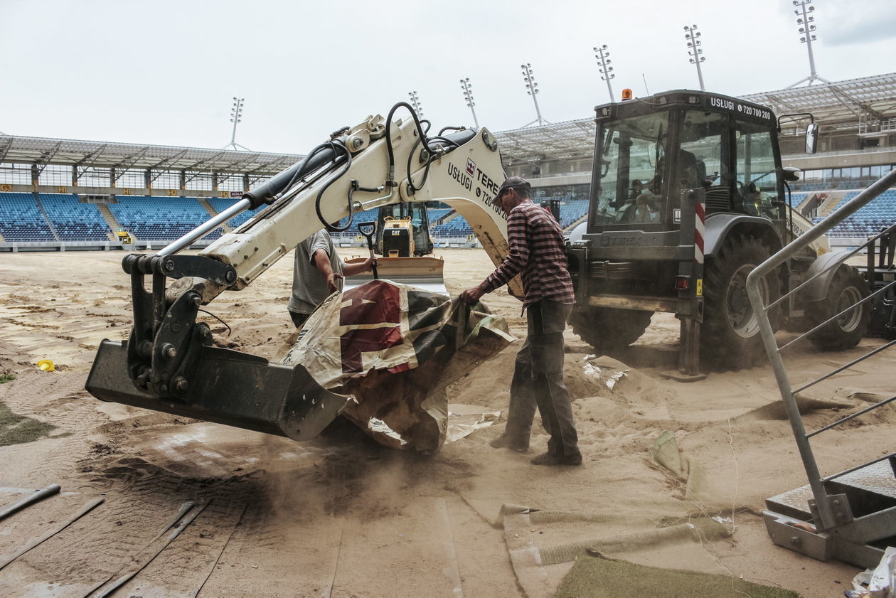  <p>05 07 2019 LUBLIN ULICA STADIONOWA STADION ARENA LUBLIN WYMIANA MURAWY&nbsp;</p>