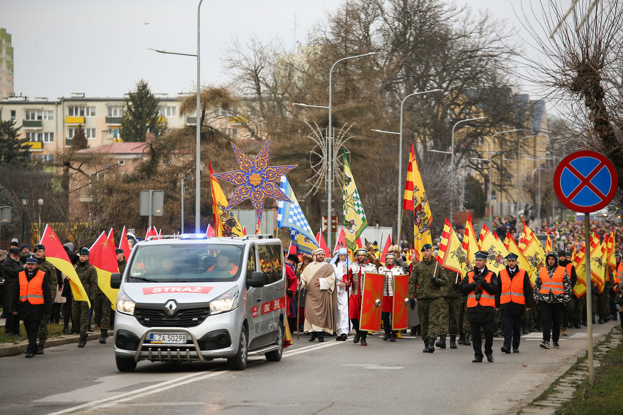  Orszak Trzech Króli w Zamościu (zdjęcie 1) - Autor: Kazimierz Chmiel