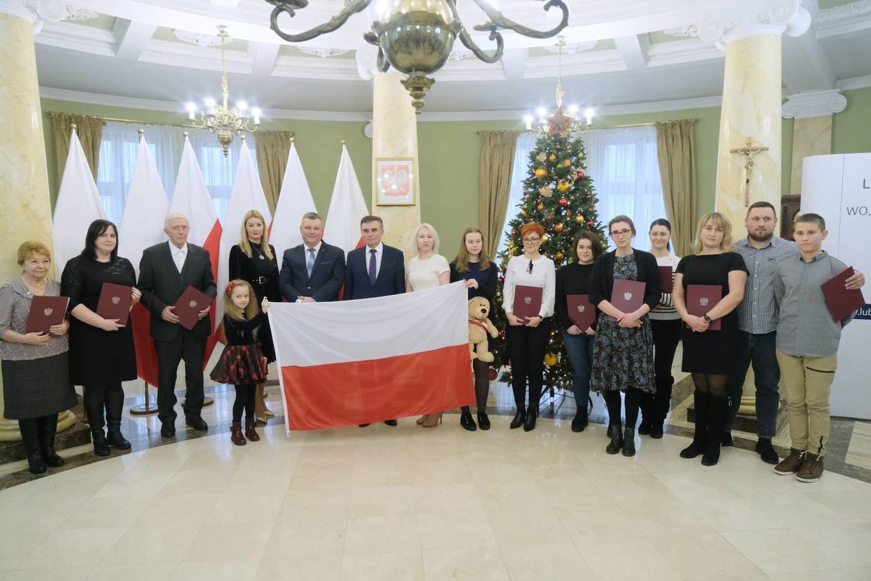  Uroczystośc nadania obcokrajowcom polskiego obywatelstwa (zdjęcie 1) - Autor: Maciej Kaczanowski