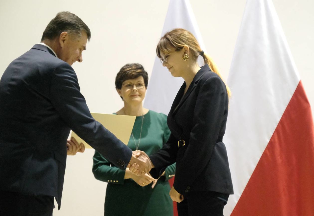  Wręczenie dyplomów stypendystom premiera na rok szkolny 2019/2020 (zdjęcie 1) - Autor: Maciej Kaczanowski