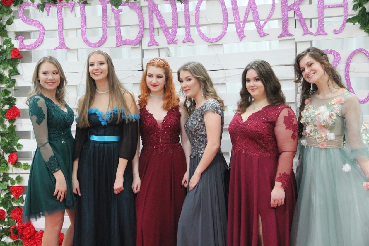  Studniówka IV LO im. S.Staszica w Białej Podlaskiej  (zdjęcie 1) - Autor: Ewelina Burda