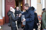 Zbiórka na WOŚP przed kościołem w Czerniejowie   (zdjęcie 4)