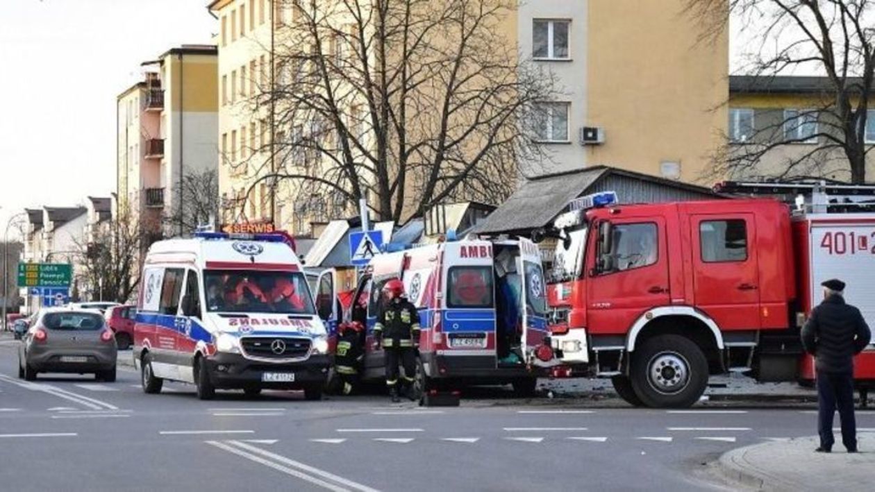  Wypadek w Biłgoraju. Karetka na sygnale zderzyła się z samochodem terenowym (zdjęcie 1) - Autor: bilgorajska.pl