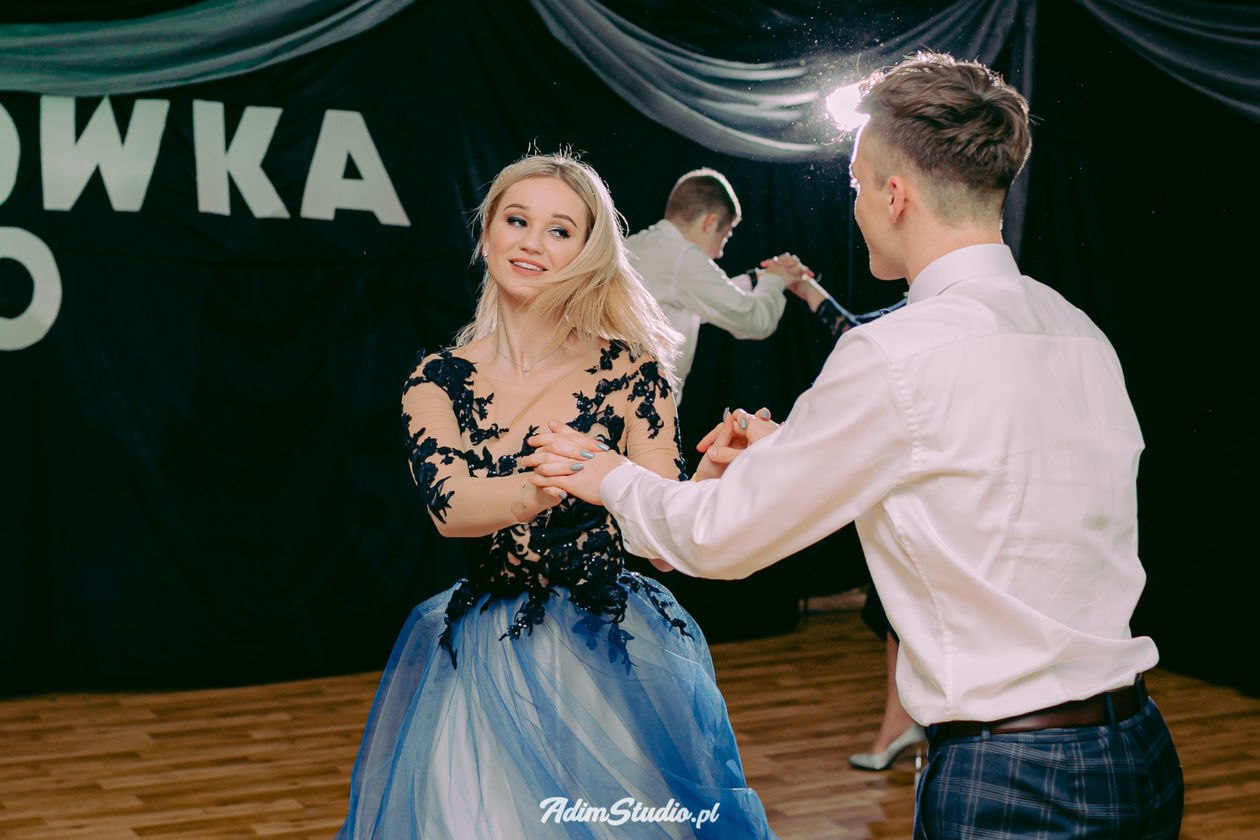  Studniówka ZSO nr 2 im. F. D. Kniaźnina w Puławach  (zdjęcie 1) - Autor: Adimstudio