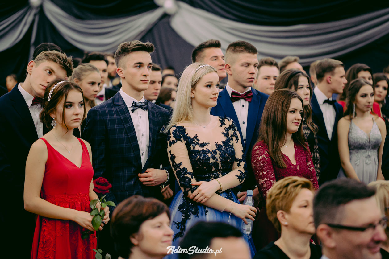  Studniówka ZSO nr 2 im. F. D. Kniaźnina w Puławach  (zdjęcie 1) - Autor: Adimstudio