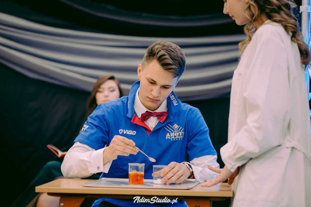  Studniówka ZSO nr 2 im. F. D. Kniaźnina w Puławach  (zdjęcie 1) - Autor: Adimstudio