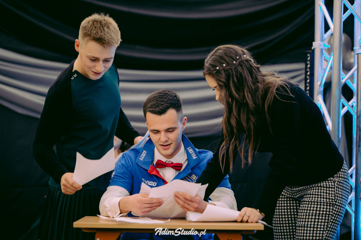  Studniówka ZSO nr 2 im. F. D. Kniaźnina w Puławach  (zdjęcie 1) - Autor: Adimstudio