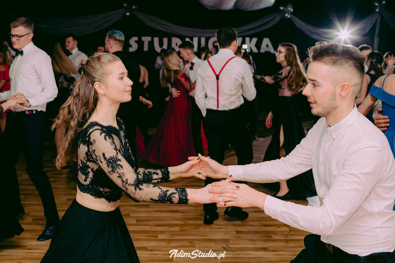  Studniówka ZSO nr 2 im. F. D. Kniaźnina w Puławach  (zdjęcie 1) - Autor: Adimstudio
