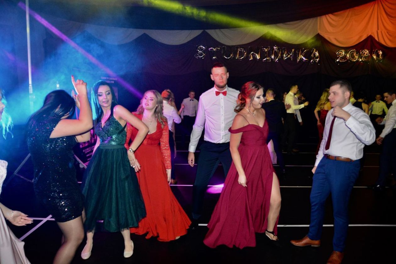 Zespół Szkół Ponadpodstawowych Im Jana Pawła Ii W Radzyniu Podlaskim Galeria: Studniówka Zespołu Szkół Ponadpodstawowych im. Jana Pawła II w