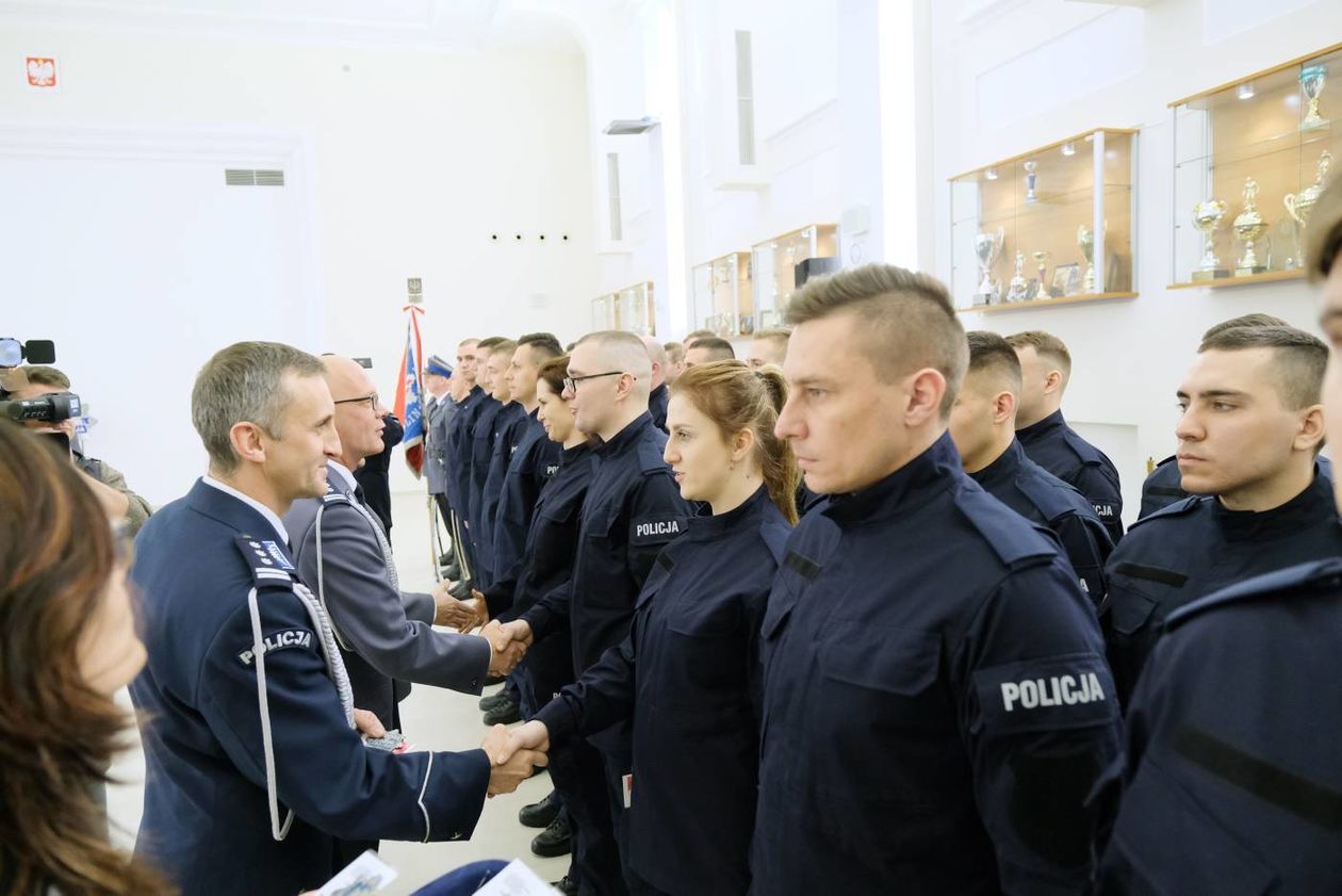  Przysięga nowych policjantów garnizonu lubelskiego (zdjęcie 1) - Autor: Maciej Kaczanowski