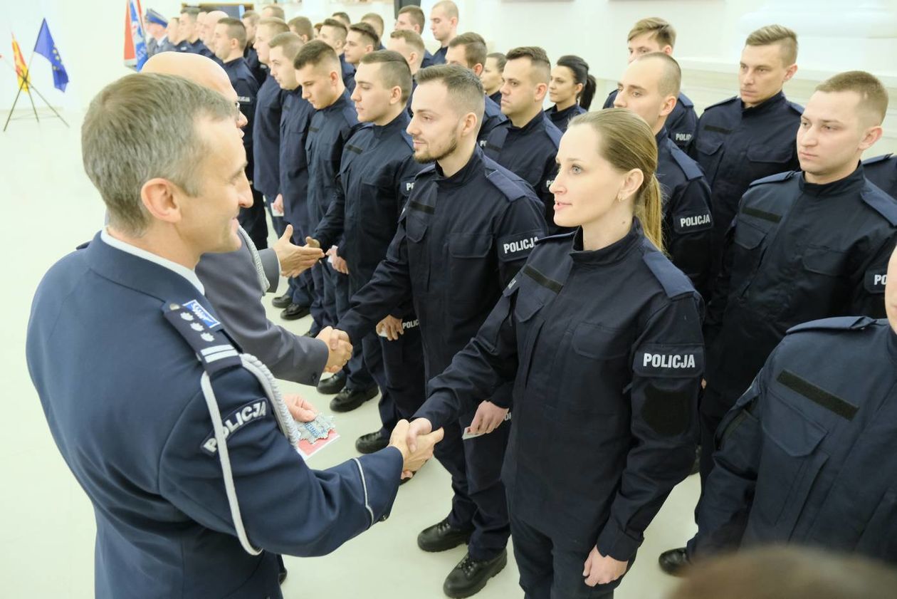  Przysięga nowych policjantów garnizonu lubelskiego (zdjęcie 1) - Autor: Maciej Kaczanowski