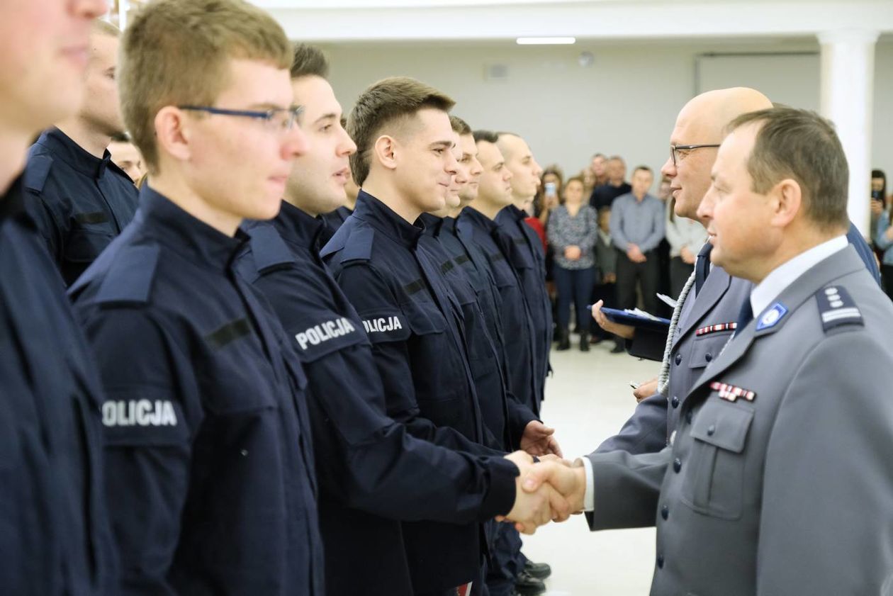  Przysięga nowych policjantów garnizonu lubelskiego (zdjęcie 1) - Autor: Maciej Kaczanowski