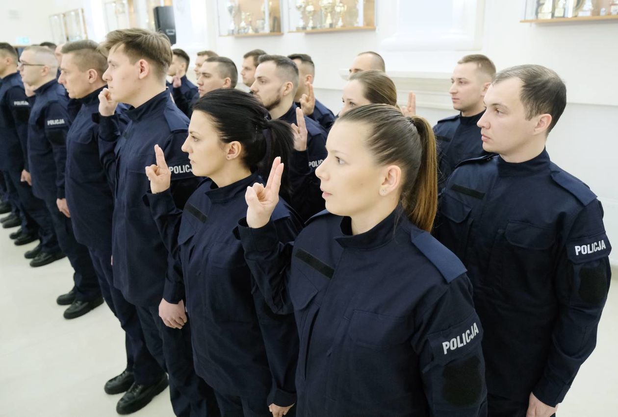  Przysięga nowych policjantów garnizonu lubelskiego (zdjęcie 1) - Autor: Maciej Kaczanowski