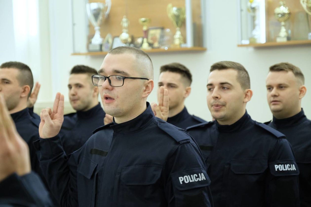  Przysięga nowych policjantów garnizonu lubelskiego (zdjęcie 1) - Autor: Maciej Kaczanowski