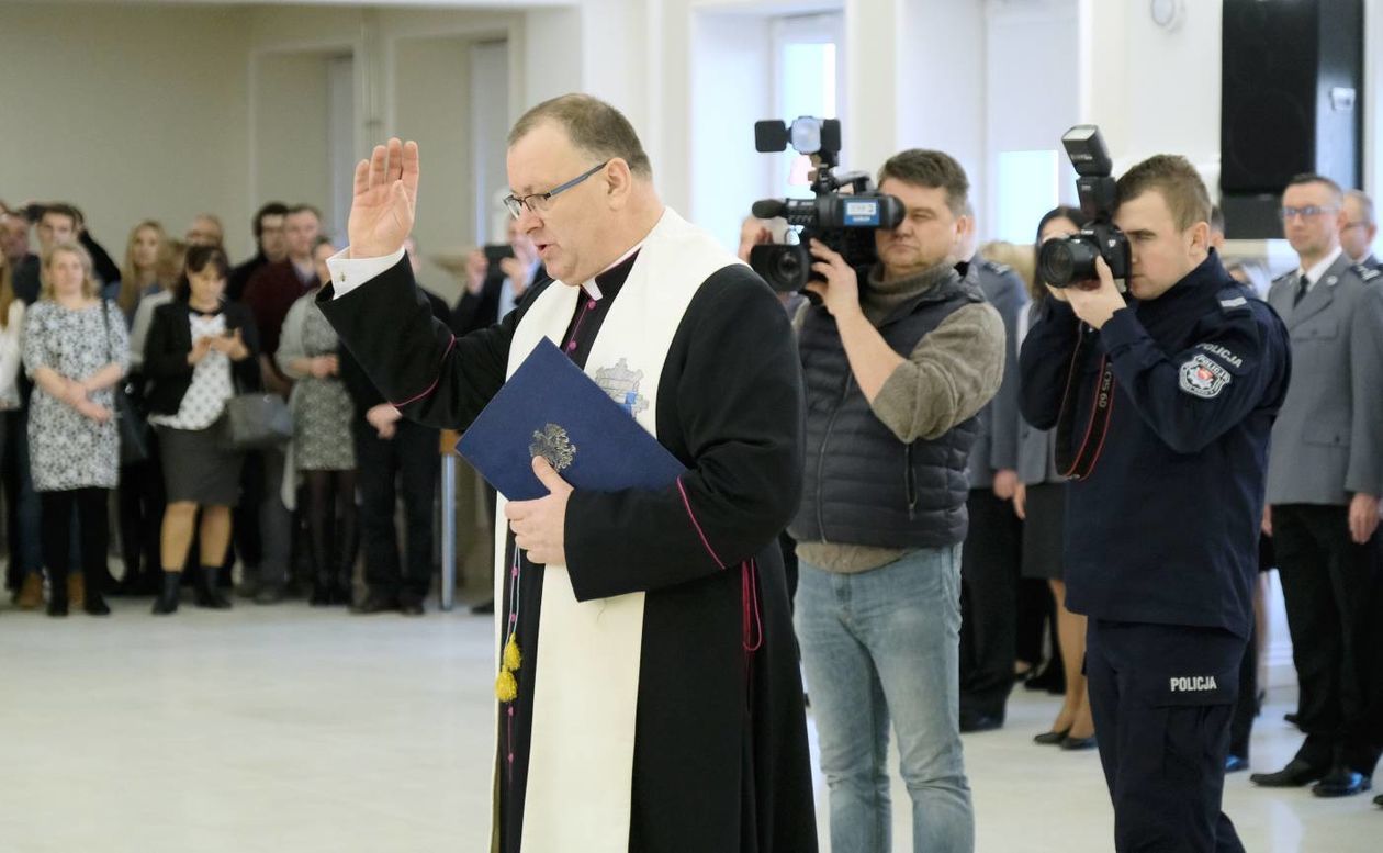  Przysięga nowych policjantów garnizonu lubelskiego (zdjęcie 1) - Autor: Maciej Kaczanowski