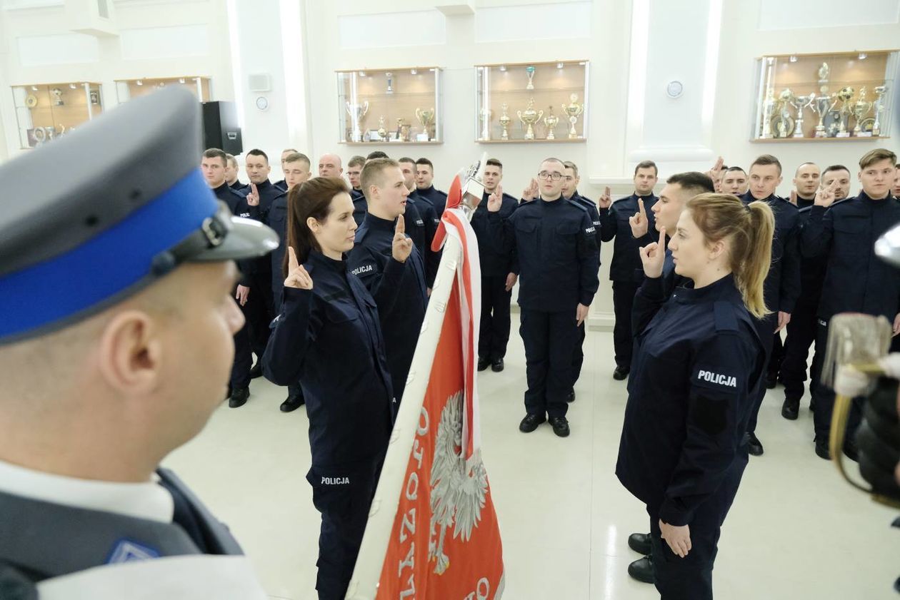  Przysięga nowych policjantów garnizonu lubelskiego (zdjęcie 1) - Autor: Maciej Kaczanowski