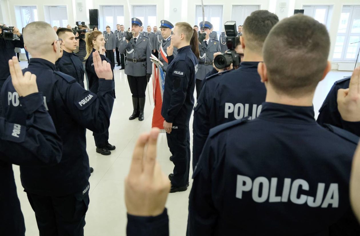  Przysięga nowych policjantów garnizonu lubelskiego (zdjęcie 1) - Autor: Maciej Kaczanowski