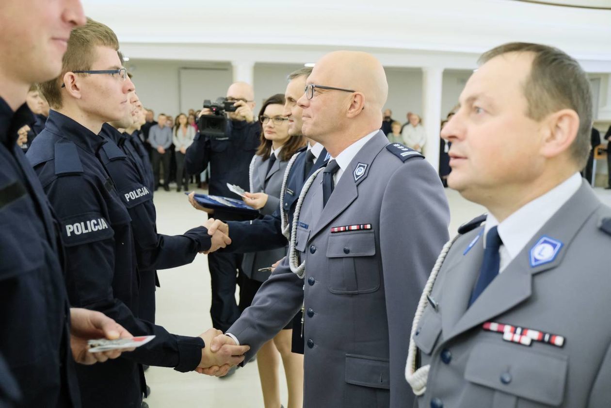  Przysięga nowych policjantów garnizonu lubelskiego (zdjęcie 1) - Autor: Maciej Kaczanowski