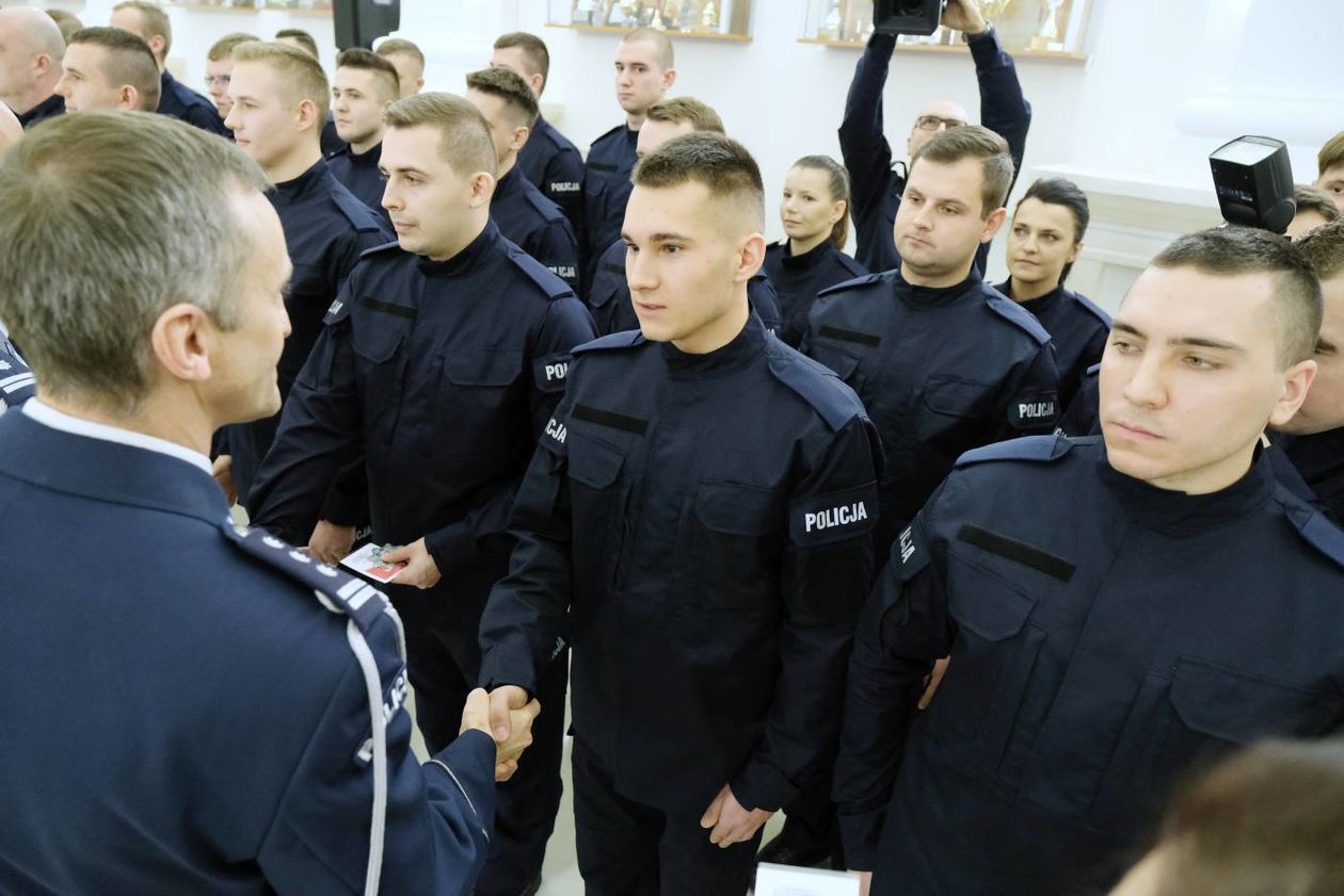  Przysięga nowych policjantów garnizonu lubelskiego (zdjęcie 1) - Autor: Maciej Kaczanowski