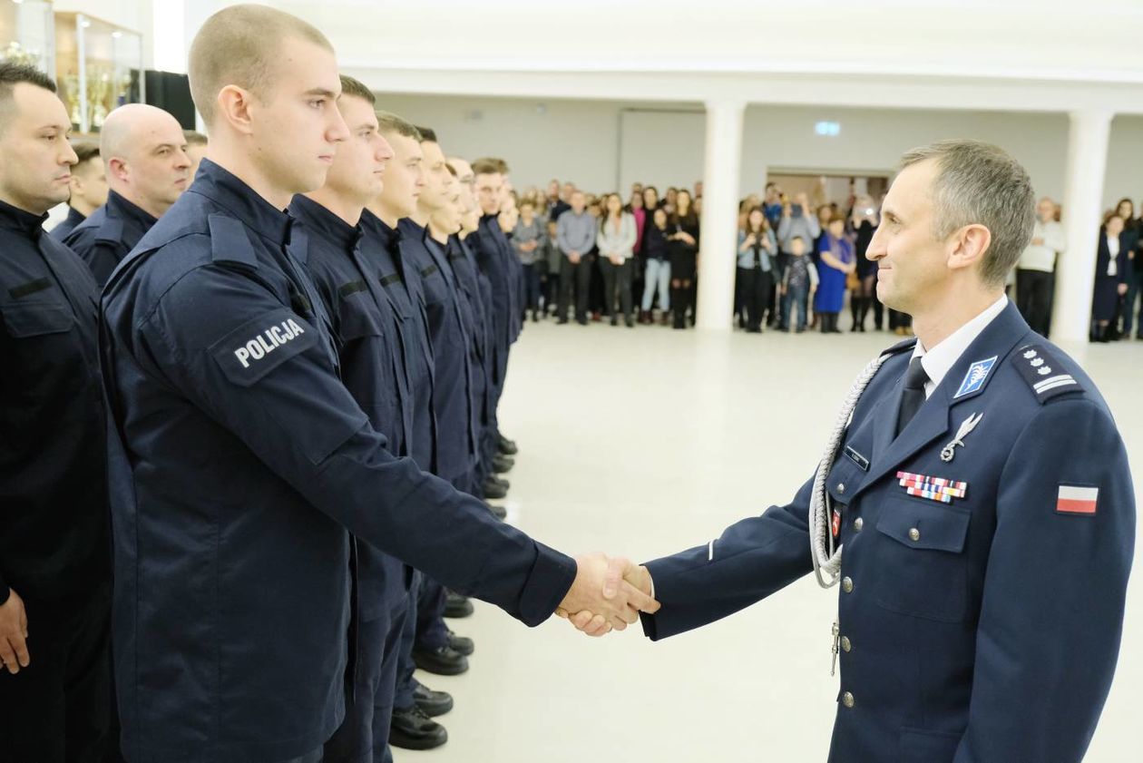  Przysięga nowych policjantów garnizonu lubelskiego (zdjęcie 1) - Autor: Maciej Kaczanowski