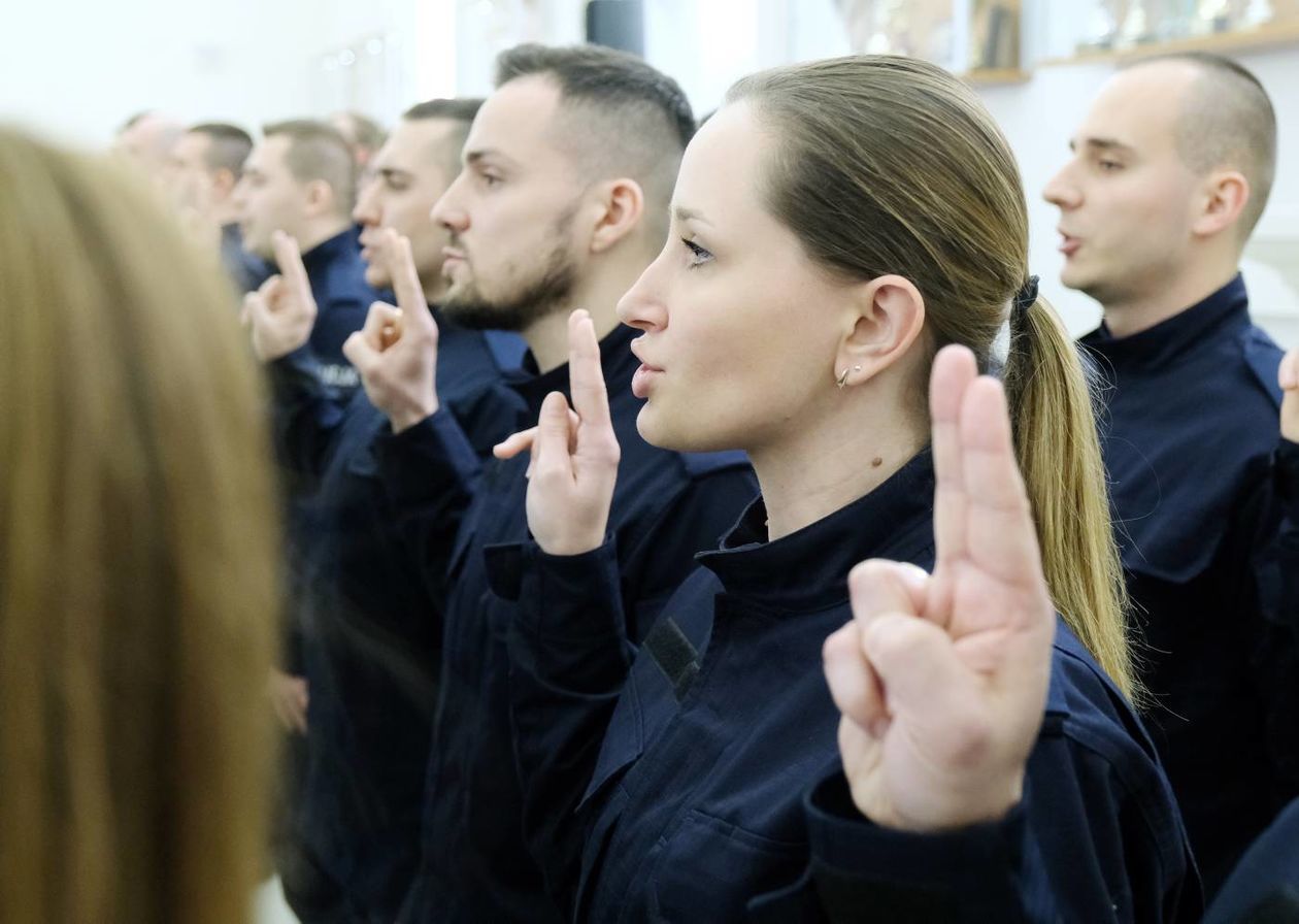  Przysięga nowych policjantów garnizonu lubelskiego (zdjęcie 1) - Autor: Maciej Kaczanowski