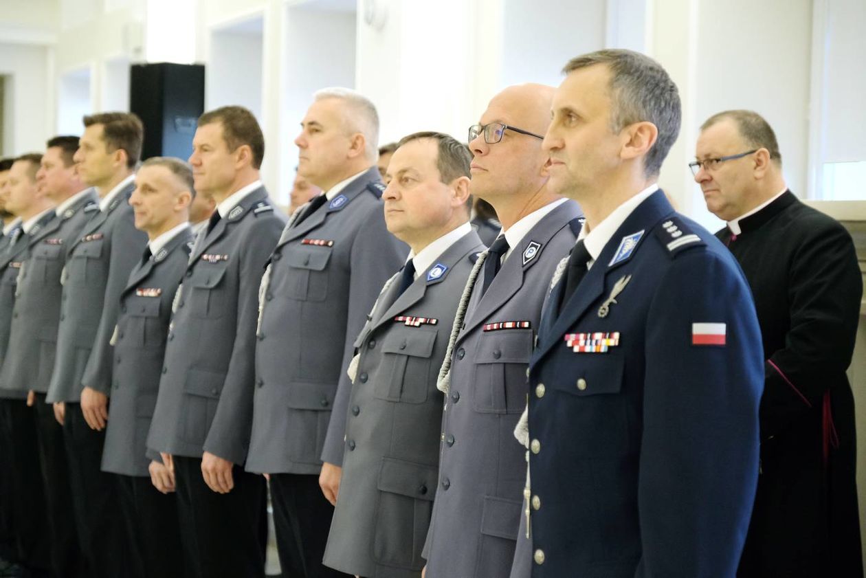  Przysięga nowych policjantów garnizonu lubelskiego (zdjęcie 1) - Autor: Maciej Kaczanowski