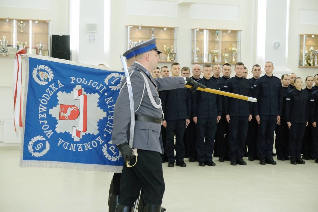  Przysięga nowych policjantów garnizonu lubelskiego (zdjęcie 1) - Autor: Maciej Kaczanowski