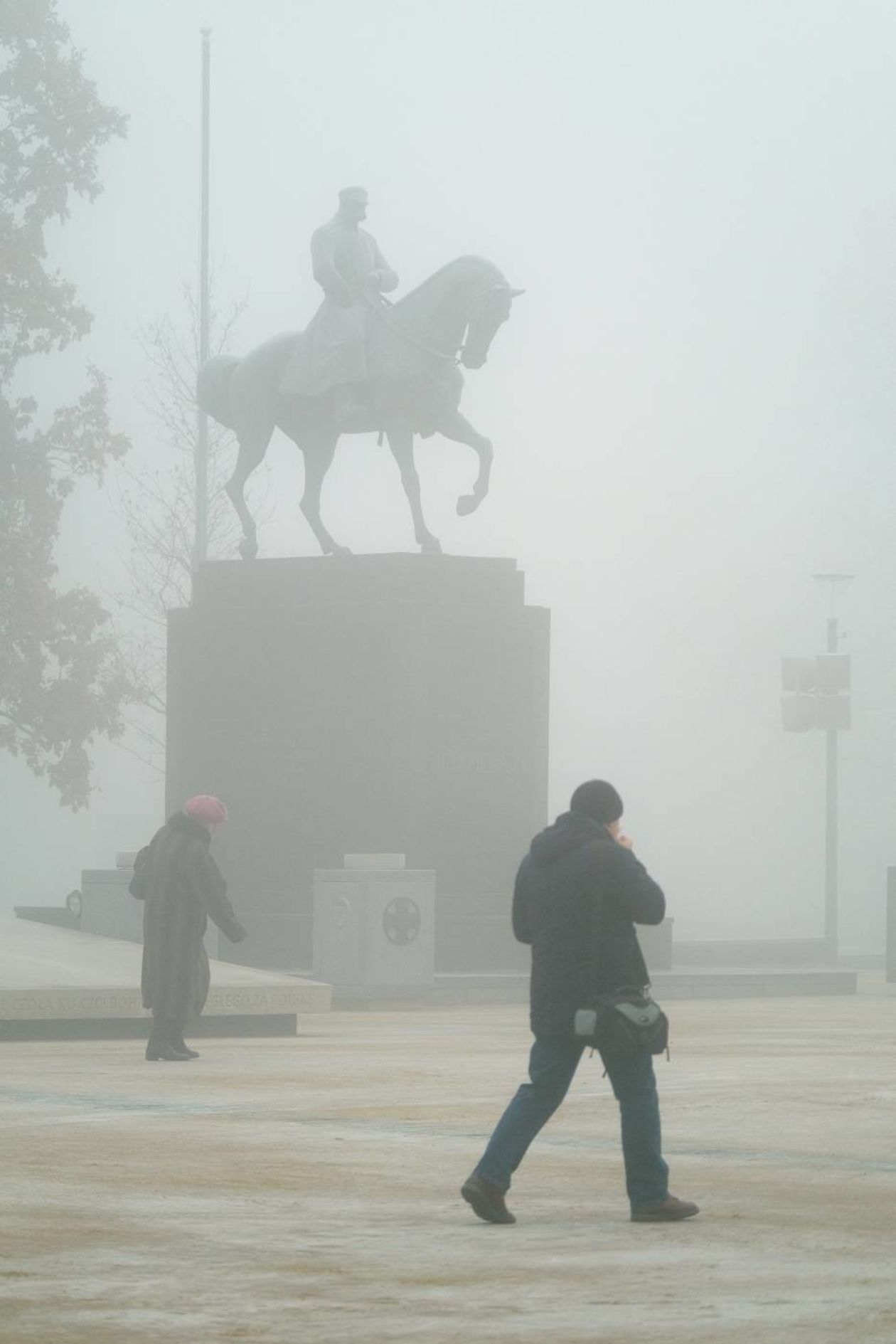  Lublin we mgle (zdjęcie 1) - Autor: Maciej Kaczanowski