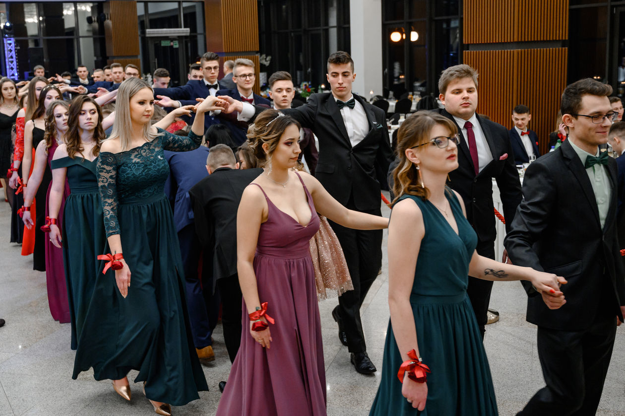  Studniówka ZST im. Marii Skłodowskiej-Curie w Puławach (zdjęcie 1) - Autor: Foto Bakinowski & Foto Stankiewicz