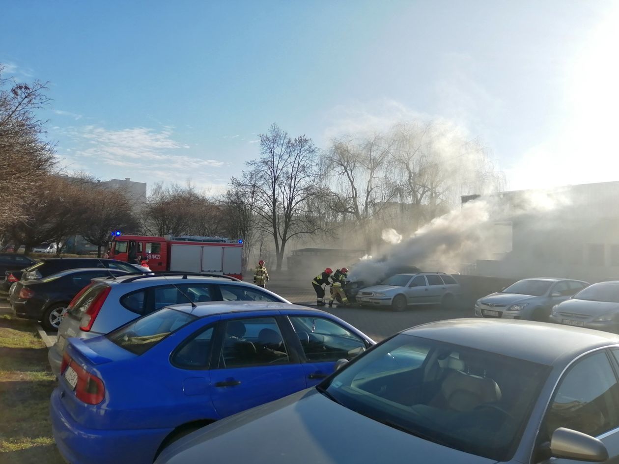  <p>Pożar auta na parkingu przy ul. Kiepury</p>