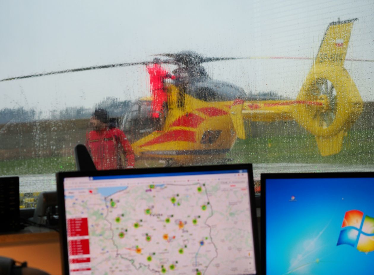  Otwarcie bazy Lotniczego Pogotowia Ratunkowego w Janowicach w gminie Mełgiew (zdjęcie 1) - Autor: Maciej Kaczanowski