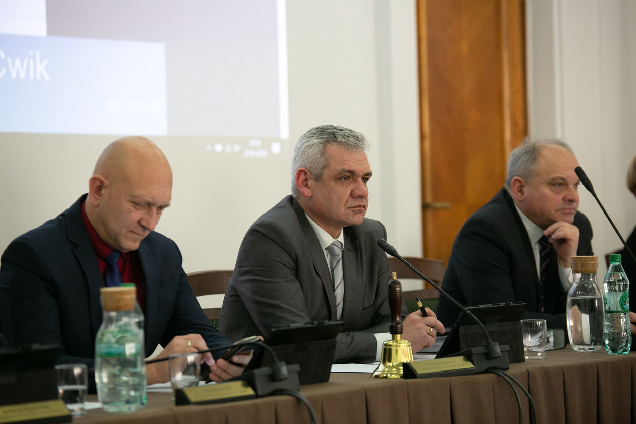  Sesja Rady Miasta Zamość w sprawie podwyżek opłat za śmieci (zdjęcie 1) - Autor: Kazimierz Chmiel