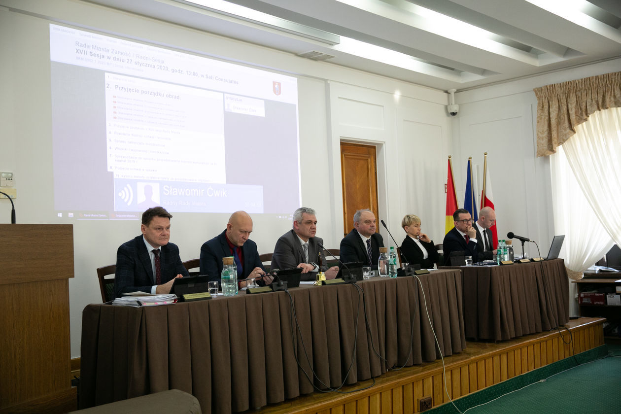  Sesja Rady Miasta Zamość w sprawie podwyżek opłat za śmieci (zdjęcie 1) - Autor: Kazimierz Chmiel