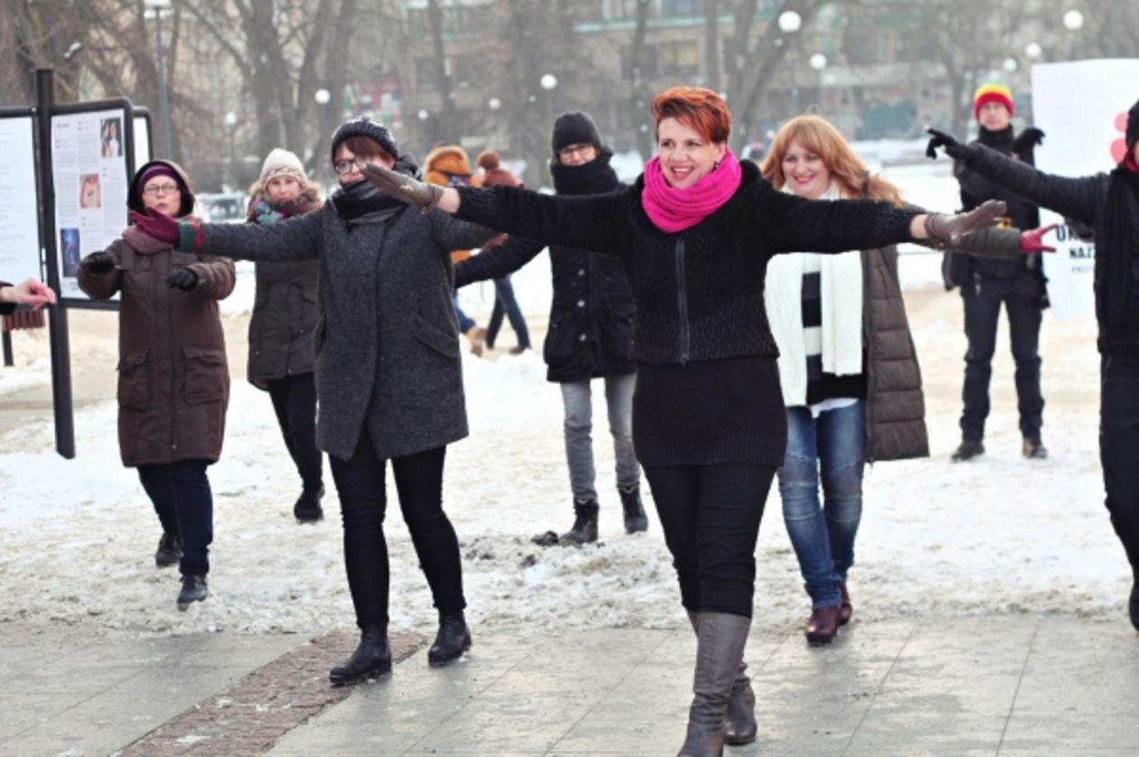  <p><span style="color: #17181a; font-family: -apple-system, BlinkMacSystemFont, 'Helvetica Neue', 'Segoe UI', Arial, sans-serif; font-size: 14px; background-color: #fafafa;">One Bilion Rising w Lublinie (2017-02-24)14 lutego z mieszkańcami i mieszkankami Lublina zatańczyli przeciwko przemocy wobec kobiet</span></p>