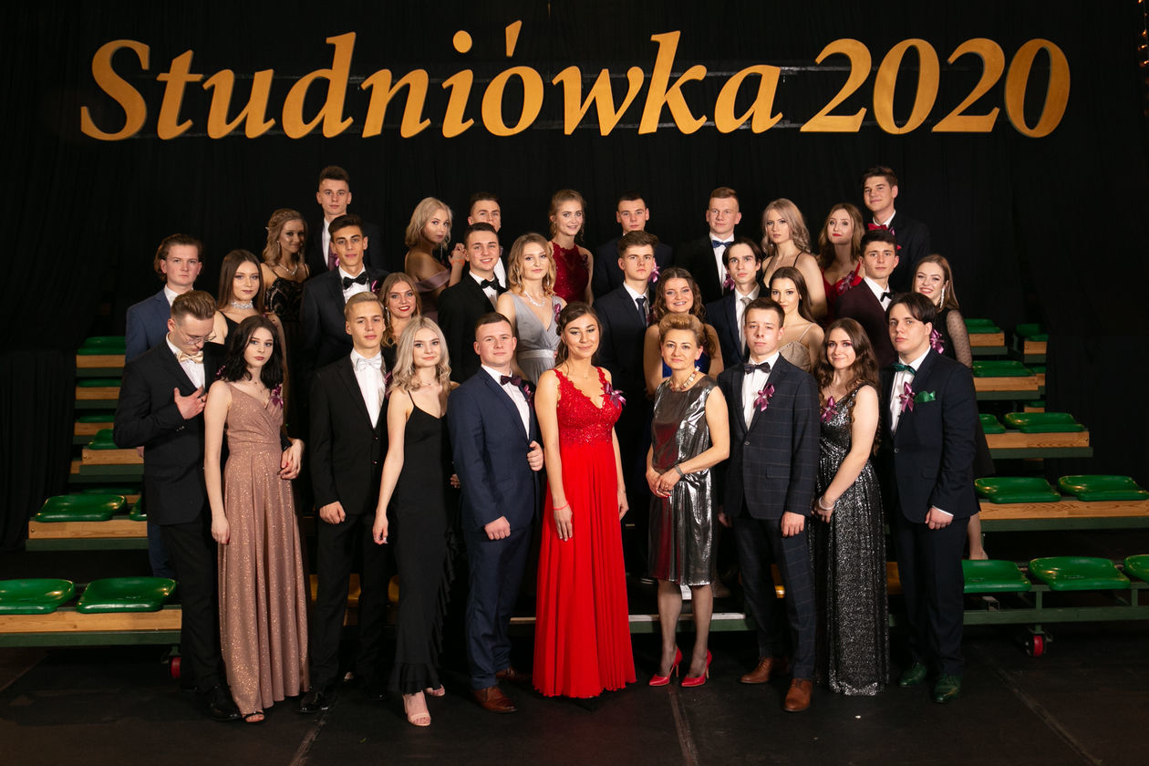  Studniówka w III Liceum Ogólnokształcącym w Zamościu (zdjęcie 1) - Autor: Kazimierz Chmiel