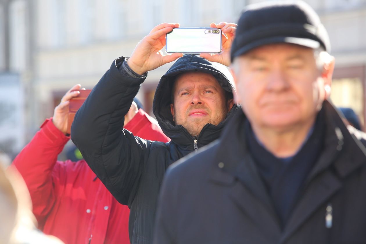  Romuald Lipko nie żyje. Flaga Miasta Lublin opuszczona do połowy masztu  (zdjęcie 1) - Autor: Piotr Michalski