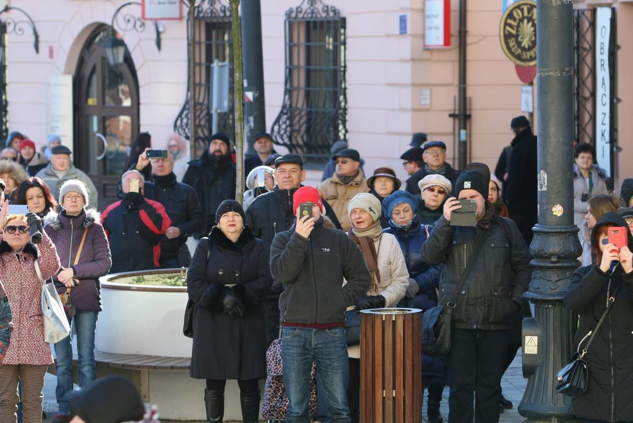  Romuald Lipko nie żyje. Flaga Miasta Lublin opuszczona do połowy masztu  (zdjęcie 1) - Autor: Maciej Kaczanowski