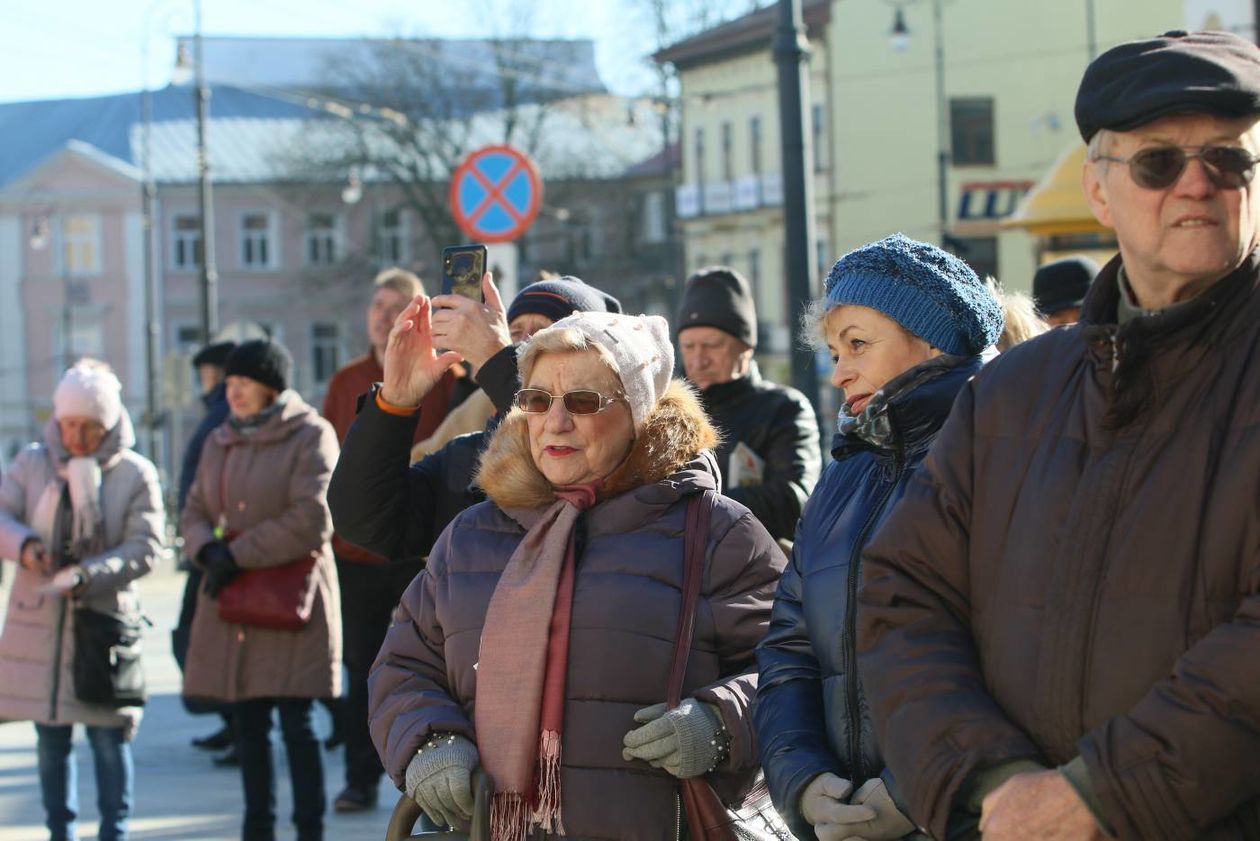  Romuald Lipko nie żyje. Flaga Miasta Lublin opuszczona do połowy masztu  (zdjęcie 1) - Autor: Maciej Kaczanowski