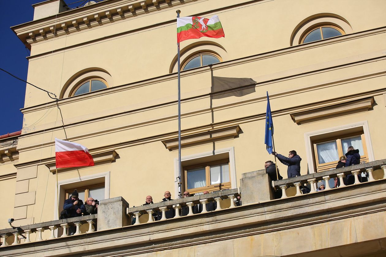  Romuald Lipko nie żyje. Flaga Miasta Lublin opuszczona do połowy masztu  (zdjęcie 1) - Autor: Piotr Michalski