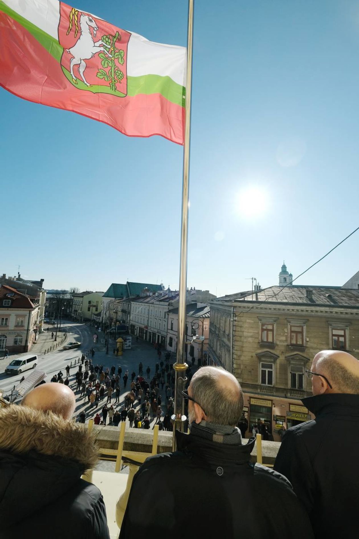  Romuald Lipko nie żyje. Flaga Miasta Lublin opuszczona do połowy masztu  (zdjęcie 1) - Autor: Maciej Kaczanowski