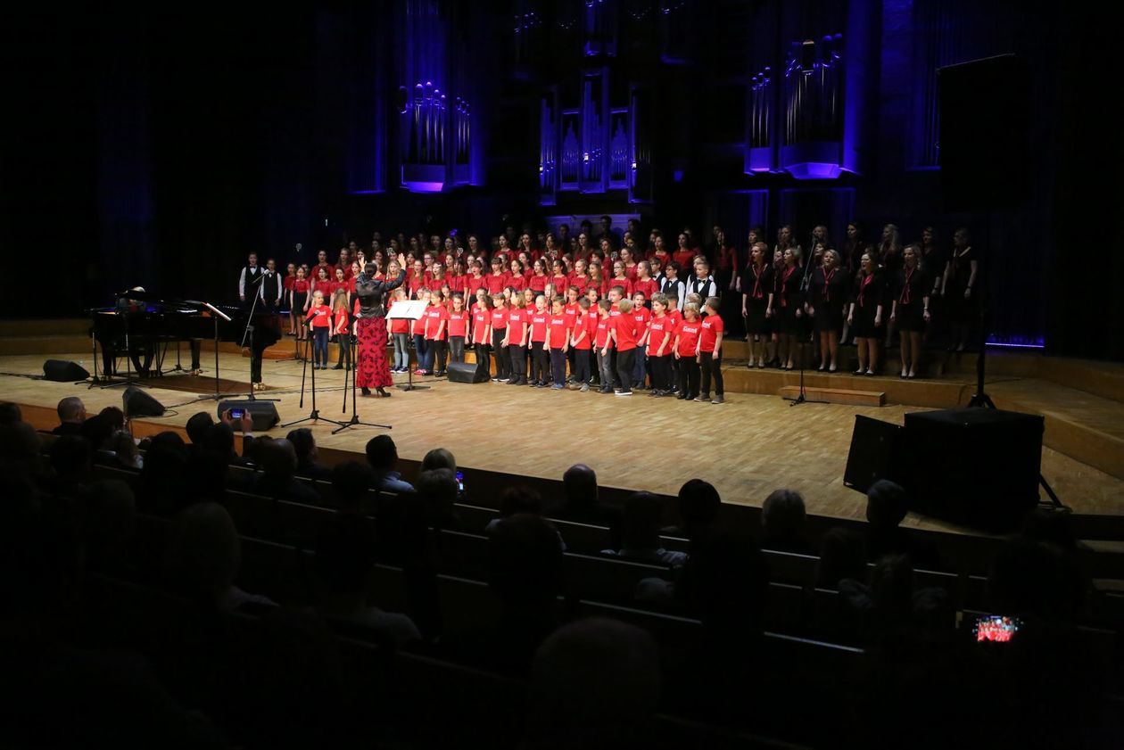  Spełniając marzenia - koncert Piotra Selima i Chórów Akademos (zdjęcie 1) - Autor: Piotr Michalski