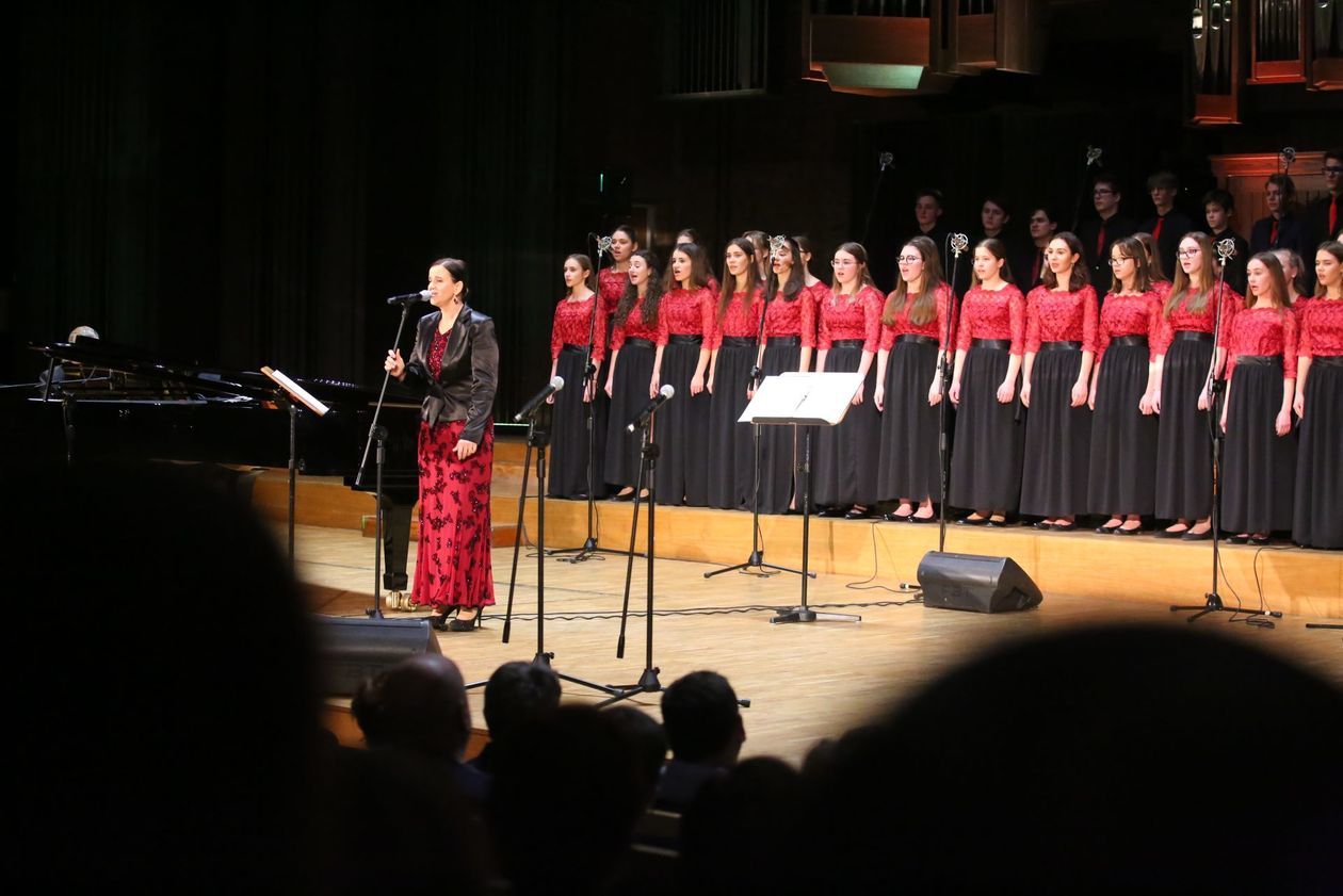  Spełniając marzenia - koncert Piotra Selima i Chórów Akademos (zdjęcie 1) - Autor: Piotr Michalski