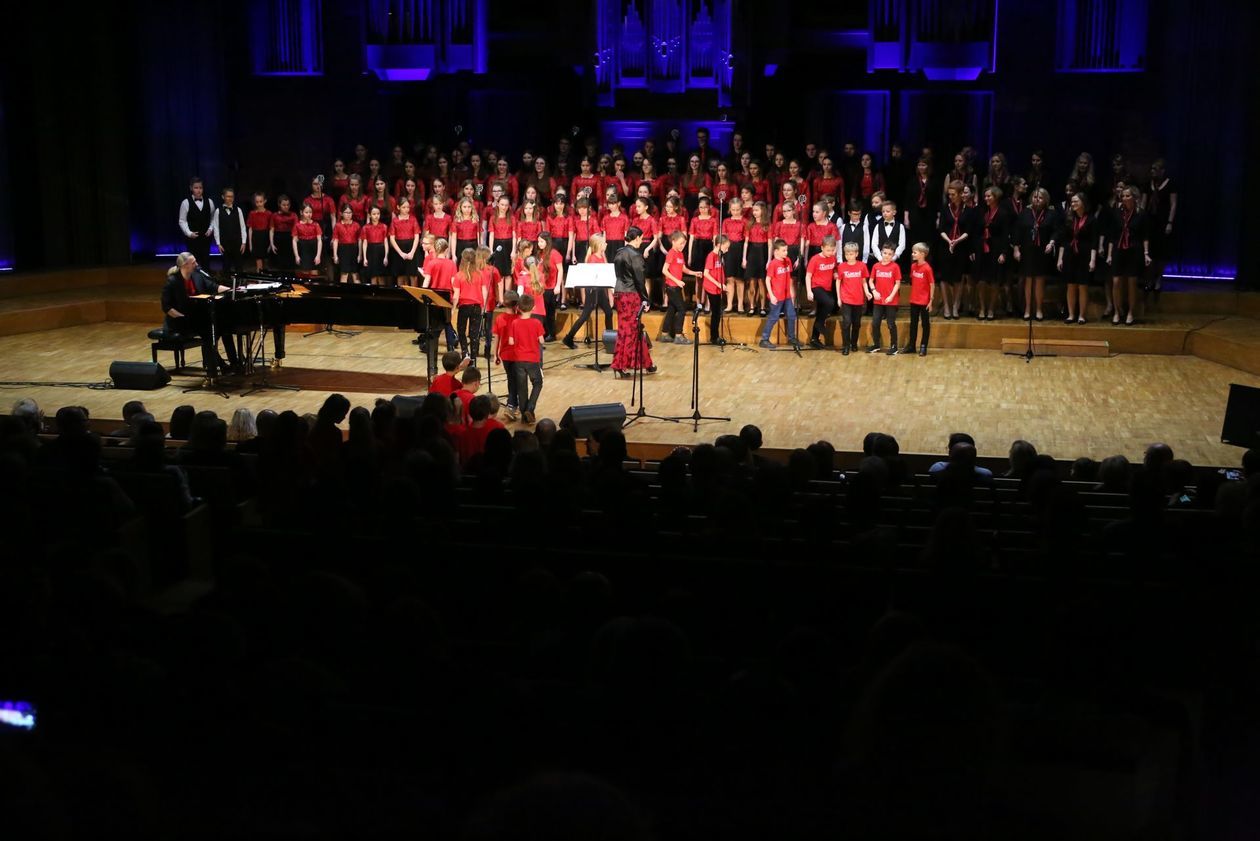  Spełniając marzenia - koncert Piotra Selima i Chórów Akademos (zdjęcie 1) - Autor: Piotr Michalski