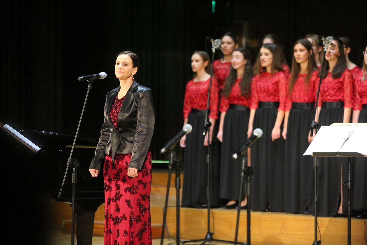  Spełniając marzenia - koncert Piotra Selima i Chórów Akademos (zdjęcie 1) - Autor: Piotr Michalski