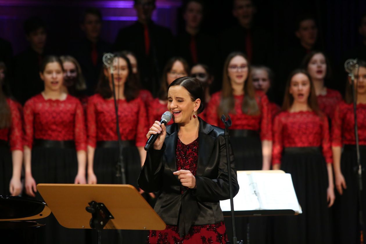  Spełniając marzenia - koncert Piotra Selima i Chórów Akademos (zdjęcie 1) - Autor: Piotr Michalski