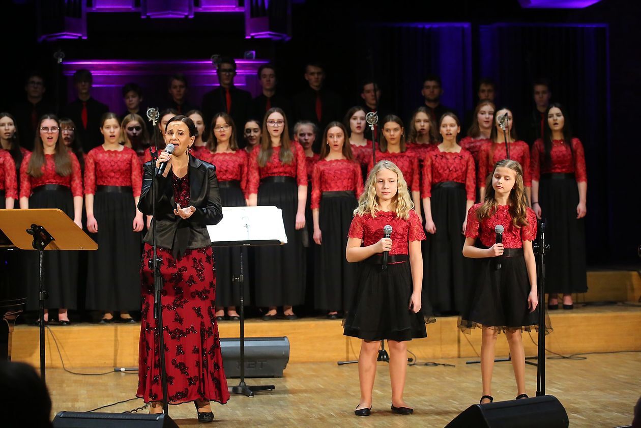  Spełniając marzenia - koncert Piotra Selima i Chórów Akademos (zdjęcie 1) - Autor: Piotr Michalski