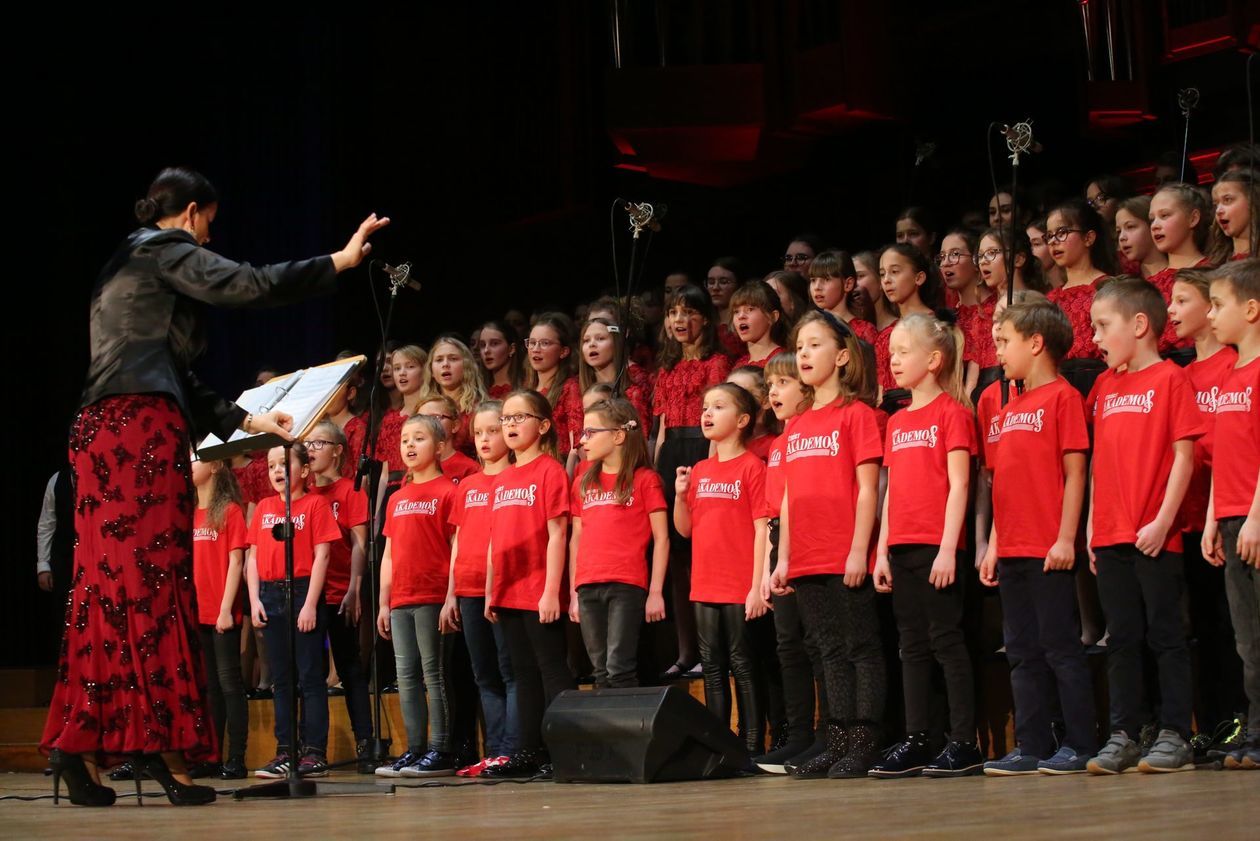  Spełniając marzenia - koncert Piotra Selima i Chórów Akademos (zdjęcie 1) - Autor: Piotr Michalski