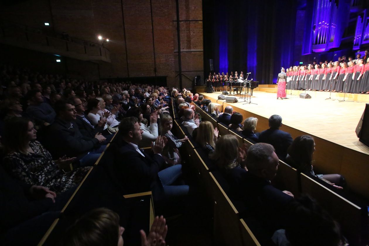  Spełniając marzenia - koncert Piotra Selima i Chórów Akademos (zdjęcie 1) - Autor: Piotr Michalski