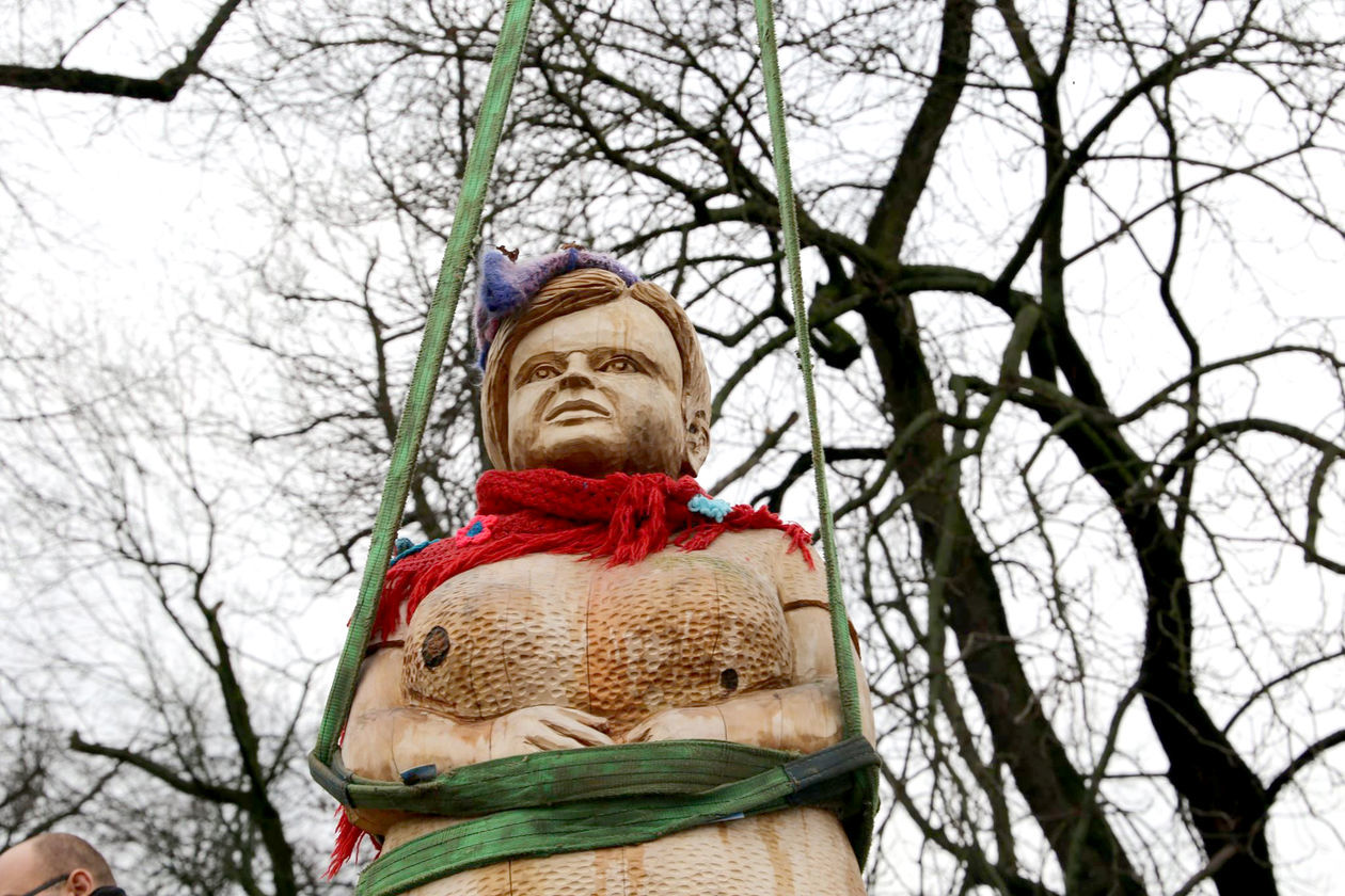  Rzeźby znikają z placu Lecha Kaczyńskiego (zdjęcie 1) - Autor: Szymon Pietrasiewicz/Pracownia Sztuki Zaangażowanej Społecznie - Rewiry